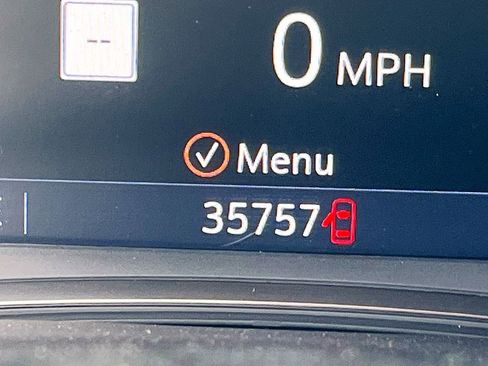 Used 2023 Chevrolet Traverse LT w/ LT Premium Package image 12