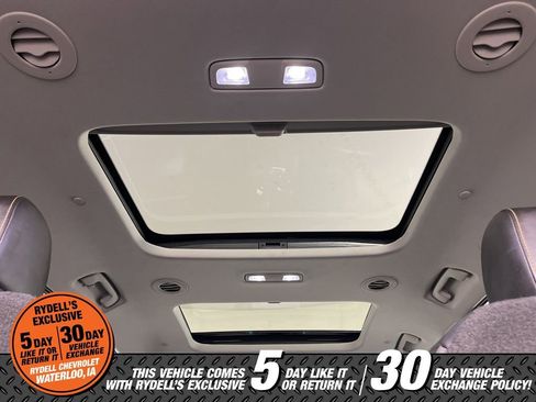 Used 2021 Chevrolet Traverse LT w/ LT Premium Package image 24