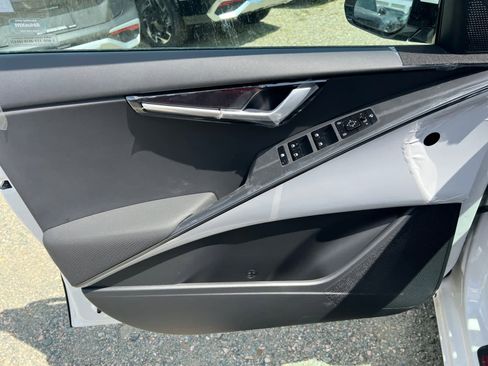 New 2025 Kia Niro EX Touring image 19