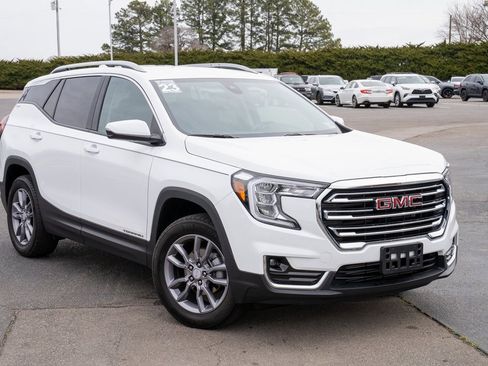 Used 2023 GMC Terrain SLT image 1