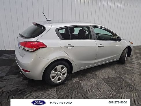 Used 2017 Kia Forte LX FWD image 3