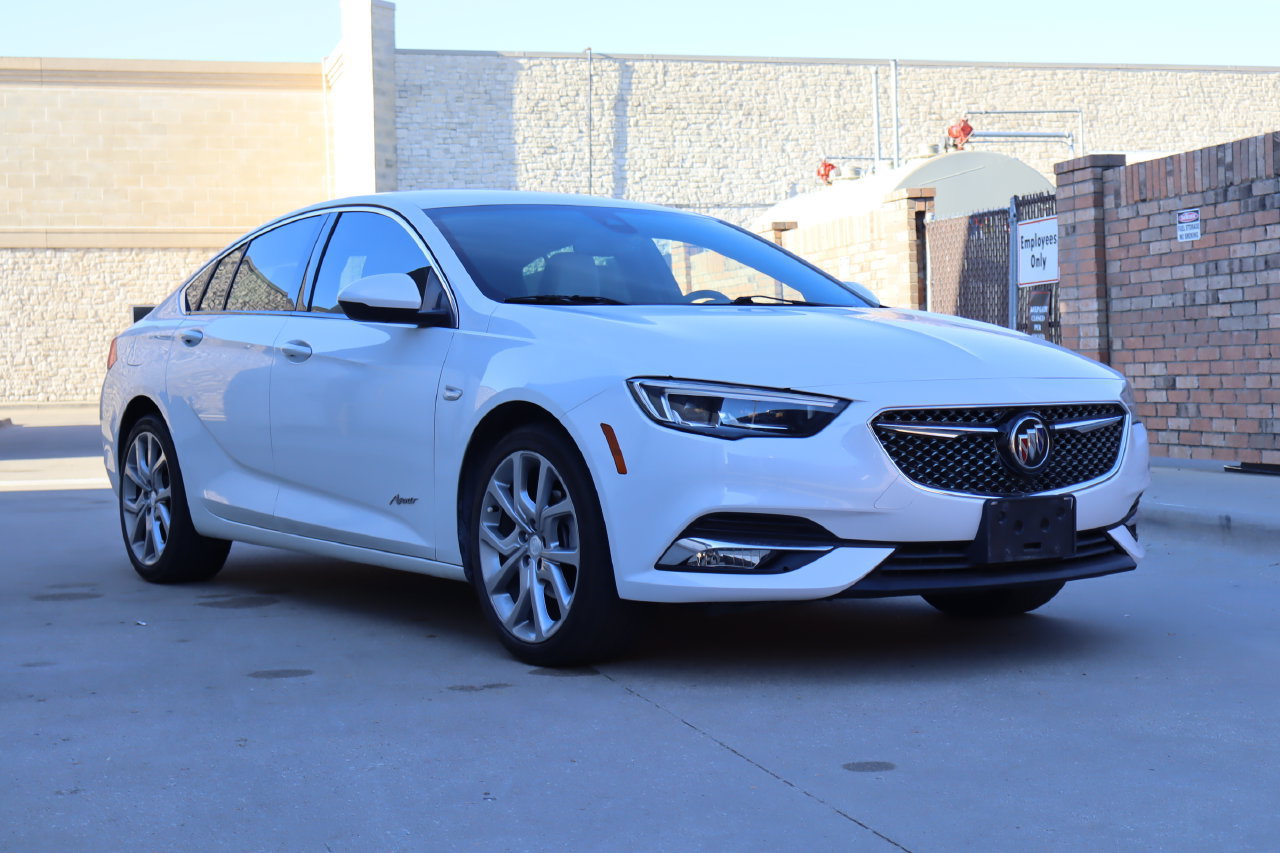 Used 2019 Buick Regal Avenir w/ Driver Confidence Package II FWD image 2