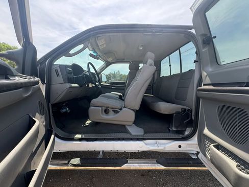 Used 2005 Ford F250 4x4 SuperCab Super Duty image 5