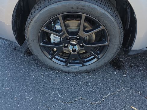 Used 2019 Dodge Journey SE w/ Connectivity Group FWD image 10