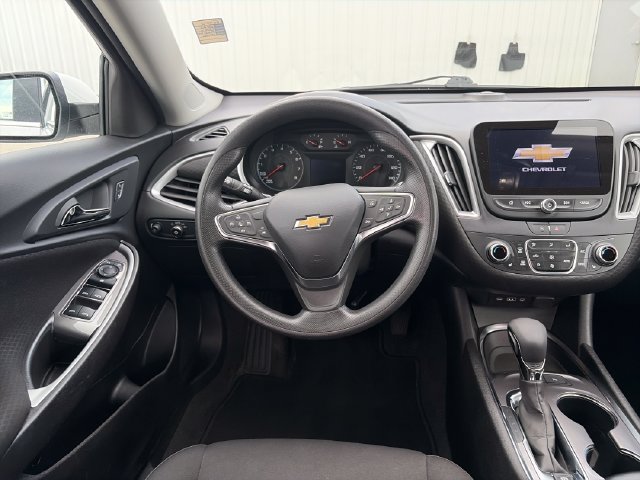 Used 2025 Chevrolet Malibu LT FWD image 13