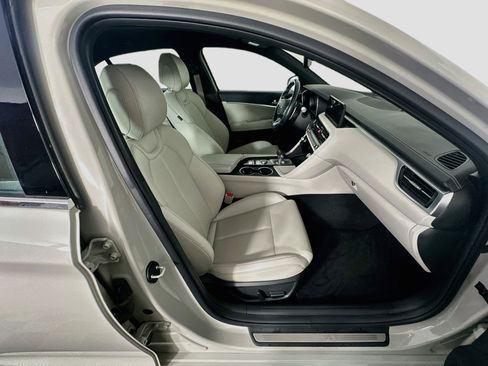 Used 2025 Genesis G70 2.5T RWD image 32