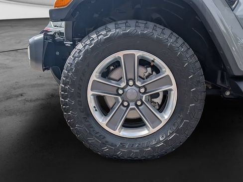 Used 2018 Jeep Wrangler Unlimited Sahara AWD/4WD image 25