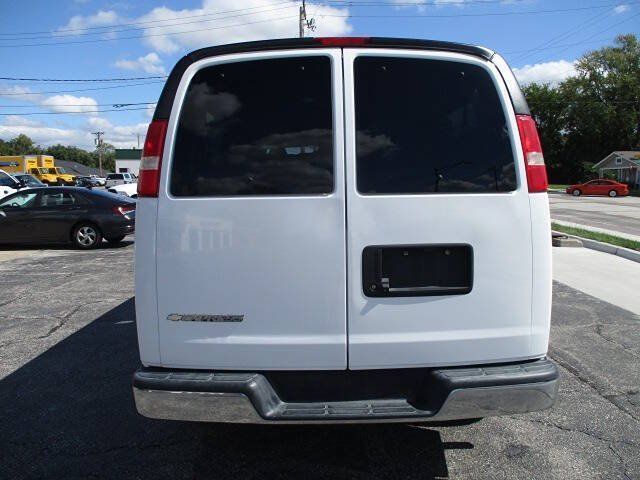 Used 2018 Chevrolet Express 3500 LT w/ LT Preferred Equipment Group RWD image 8