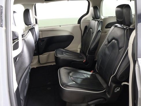 Used 2023 Chrysler Pacifica Limited FWD image 40