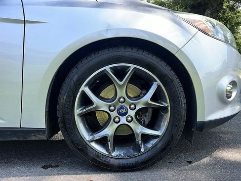 Used 2014 Ford Focus SE w/ Equipment Group 201A FWD image 24