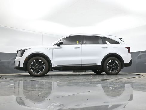 Used 2025 Kia Sorento S image 38