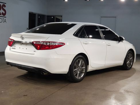 Used 2015 Toyota Camry SE w/ Moonroof Package image 7