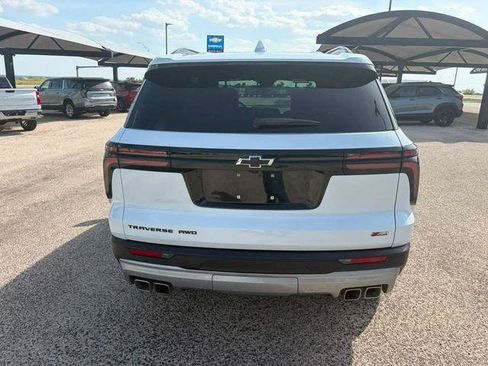 Used 2026 Chevrolet Traverse Z71 w/ LPO, Floor Liner Package AWD/4WD image 6