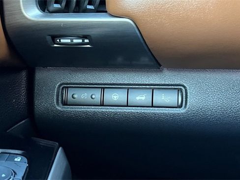 Used 2025 Nissan Pathfinder Platinum w/ Cargo Package image 39