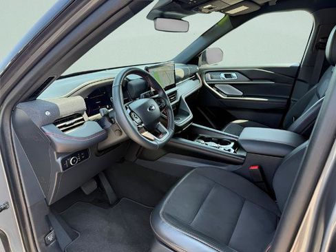 Certified 2025 Ford Explorer ST AWD/4WD image 4