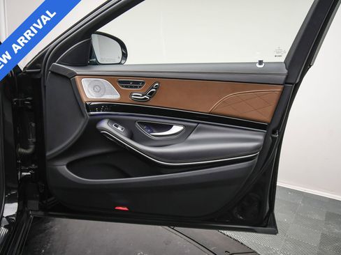 Used 2017 Mercedes-Benz Maybach S 550 4MATIC image 47