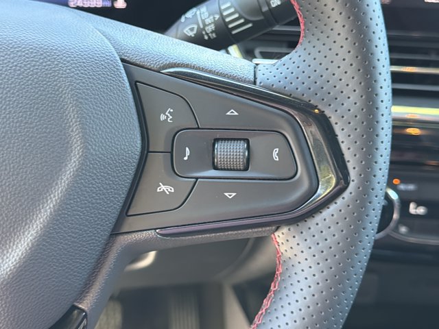 Used 2025 Chevrolet Trax RS w/ Sunroof Package FWD image 25