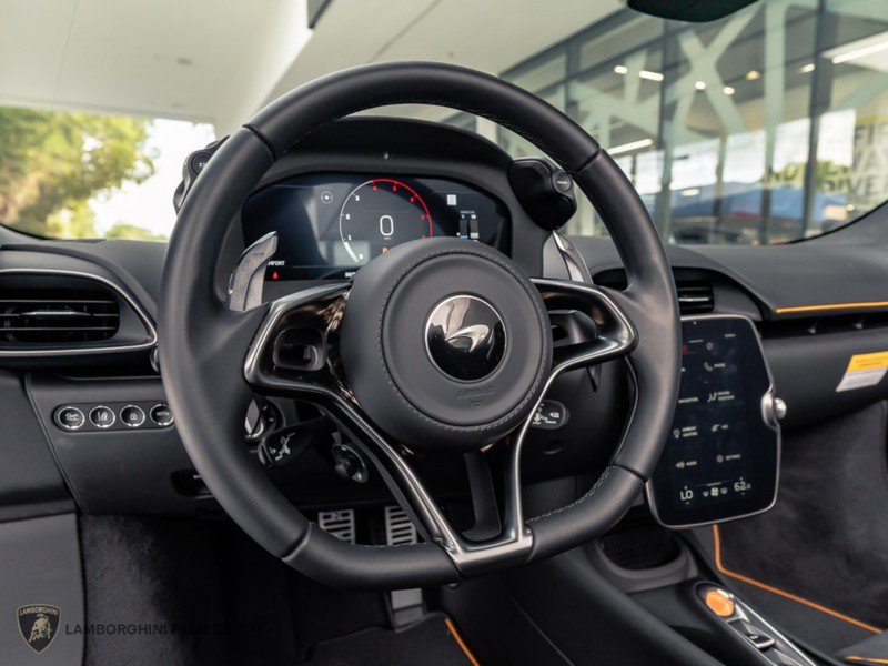 Used 2025 McLaren Artura Spider RWD image 30