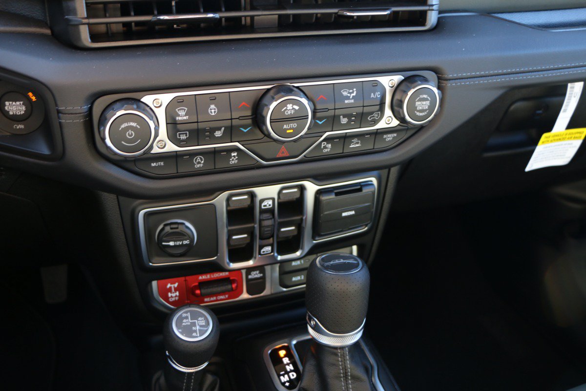 Used 2026 Jeep Gladiator Mojave AWD/4WD image 21