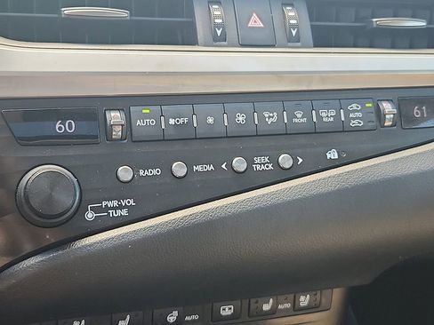 Used 2019 Lexus ES 350 w/ Accessory Package FWD image 16