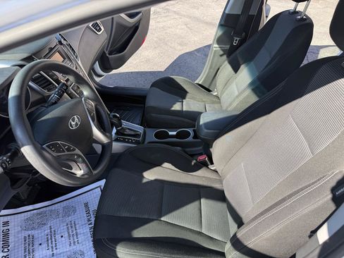 Used 2017 Hyundai Elantra GT FWD image 17