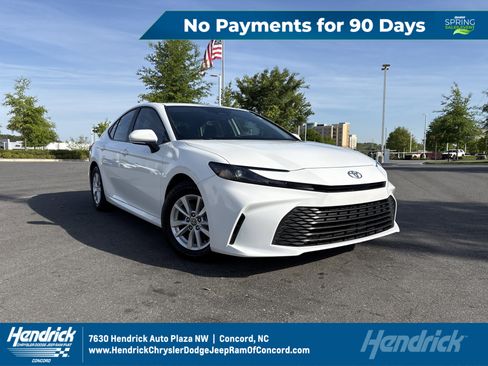 Used 2025 Toyota Camry LE w/ Convenience Package image 1