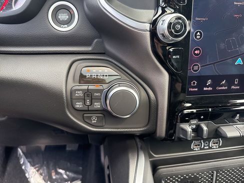 New 2026 RAM 1500 4x4 Crew Cab image 15