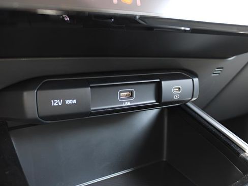 New 2025 Kia Niro LX image 10