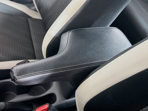Used 2022 Nissan Versa SV w/ Trunk Package FWD image 18