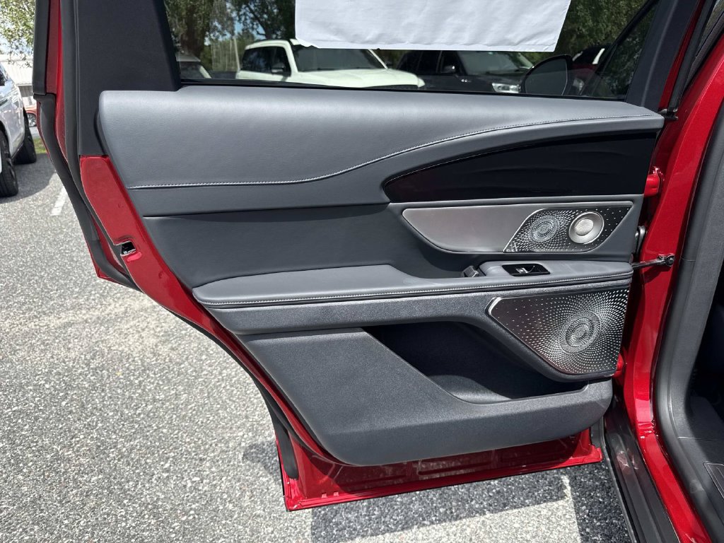 New 2026 Lincoln Nautilus Reserve AWD/4WD image 13