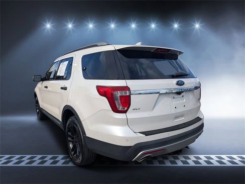 Used 2016 Ford Explorer XLT w/ Equipment Group 202A image 5