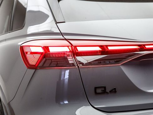 Used 2024 Audi Q4 e-tron Premium image 10