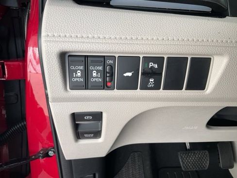 New 2026 Honda Odyssey Touring image 8