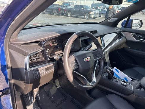Used 2025 Cadillac XT6 Premium Luxury image 31
