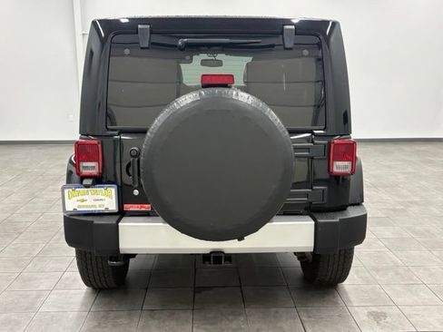 Used 2015 Jeep Wrangler Unlimited Sahara w/ Dual Top Group AWD/4WD image 3