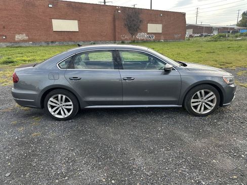Used 2018 Volkswagen Passat 2.0T SE FWD image 9