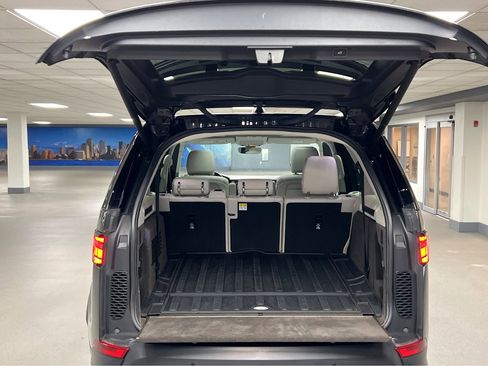 Used 2020 Land Rover Discovery HSE image 30