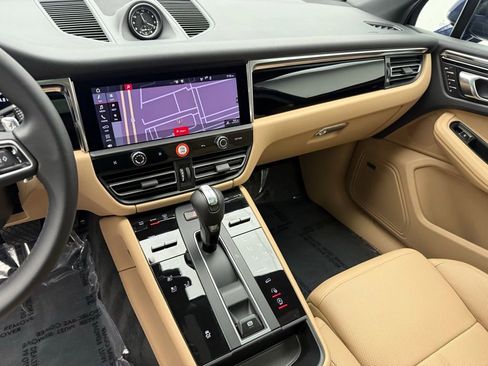 Used 2025 Porsche Macan image 15