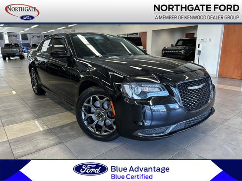 Used 2018 Chrysler 300 Touring w/ Sport Appearance Package image 1