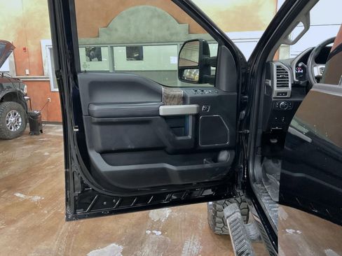 Used 2017 Ford F250 Lariat w/ Lariat Ultimate Package image 9
