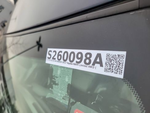 Used 2017 Toyota RAV4 Platinum image 25