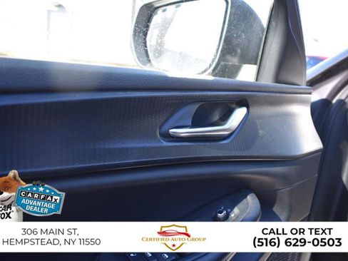 Used 2023 Jeep Grand Cherokee L Laredo image 13