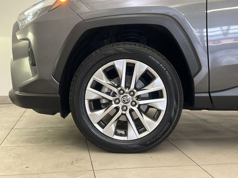 Used 2022 Toyota RAV4 XLE Premium image 10