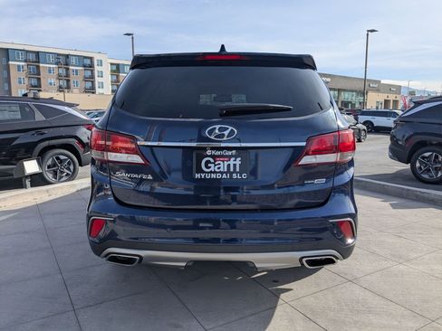 Used 2017 Hyundai Santa Fe SE image 5
