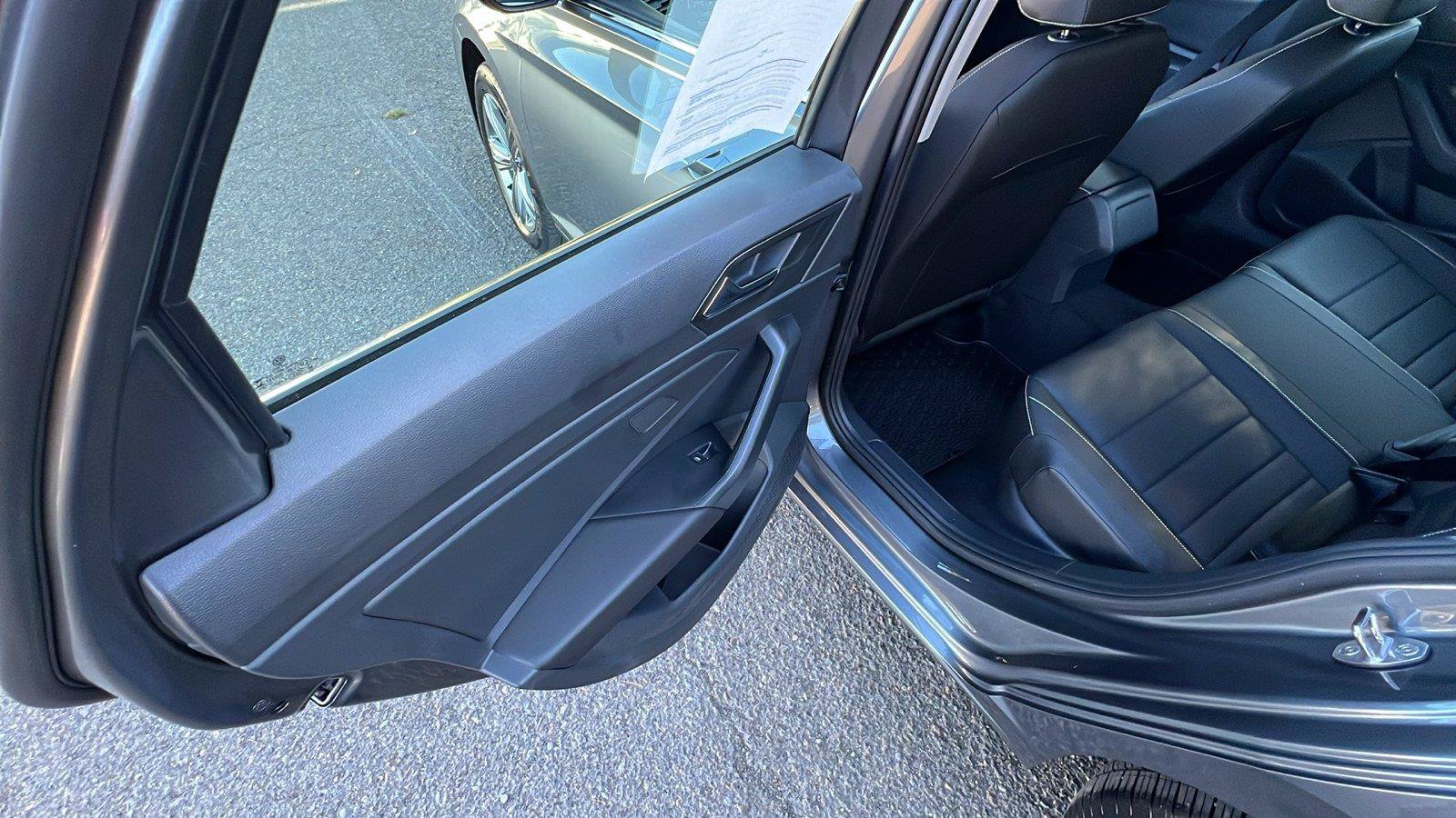 Certified 2024 Volkswagen Jetta SE FWD image 9