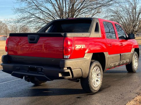 Used 2003 Chevrolet Avalanche 4x4 w/ Suspension Package, Off-Road image 5