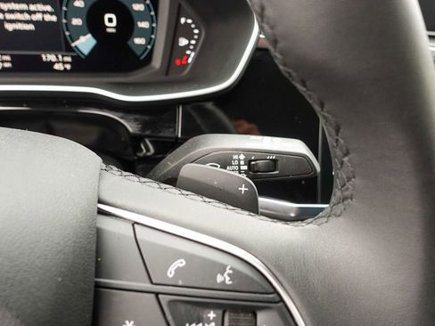 Used 2025 Audi Q3 2.0T Premium w/ Black Optic Sport Package image 18