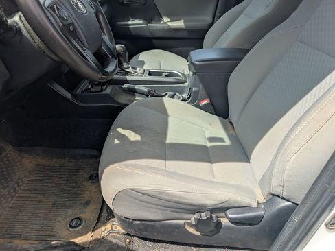Used 2020 Toyota Tacoma SR AWD/4WD image 9