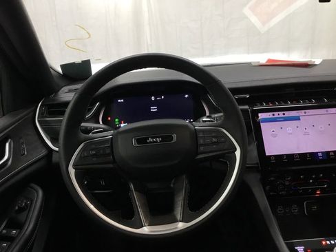 Used 2024 Jeep Grand Cherokee L Limited w/ Luxury Tech Group II image 34