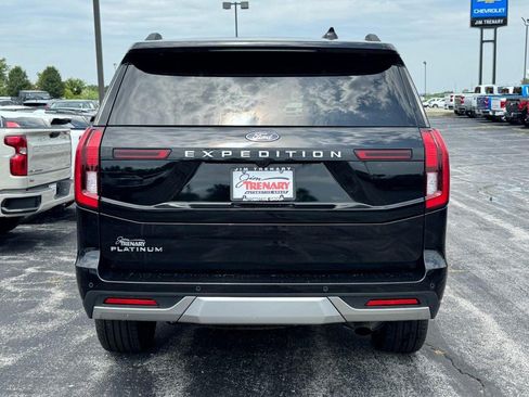 Used 2025 Ford Expedition Platinum w/ Driver's Package AWD/4WD image 4